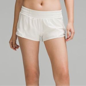 LULULEMON HOTTY HOT SHORTS 2.5 LOW RISE !!!!